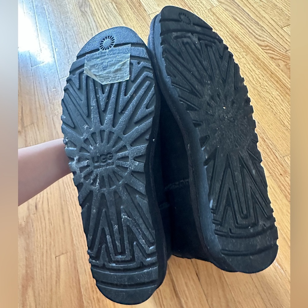 NEW UGGS - Picture 2 of 3